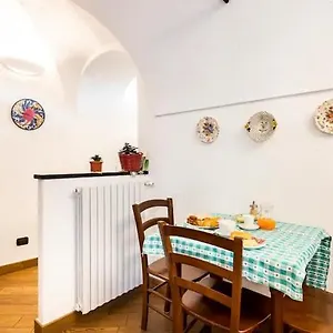 Couette-café L'erica, Finale Ligure